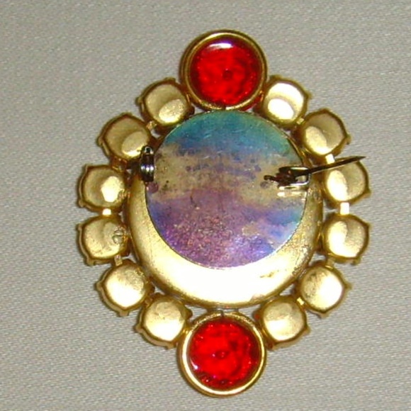 Vintage Green Lucite and Faux Pearl Brooch - Picture 10 of 12